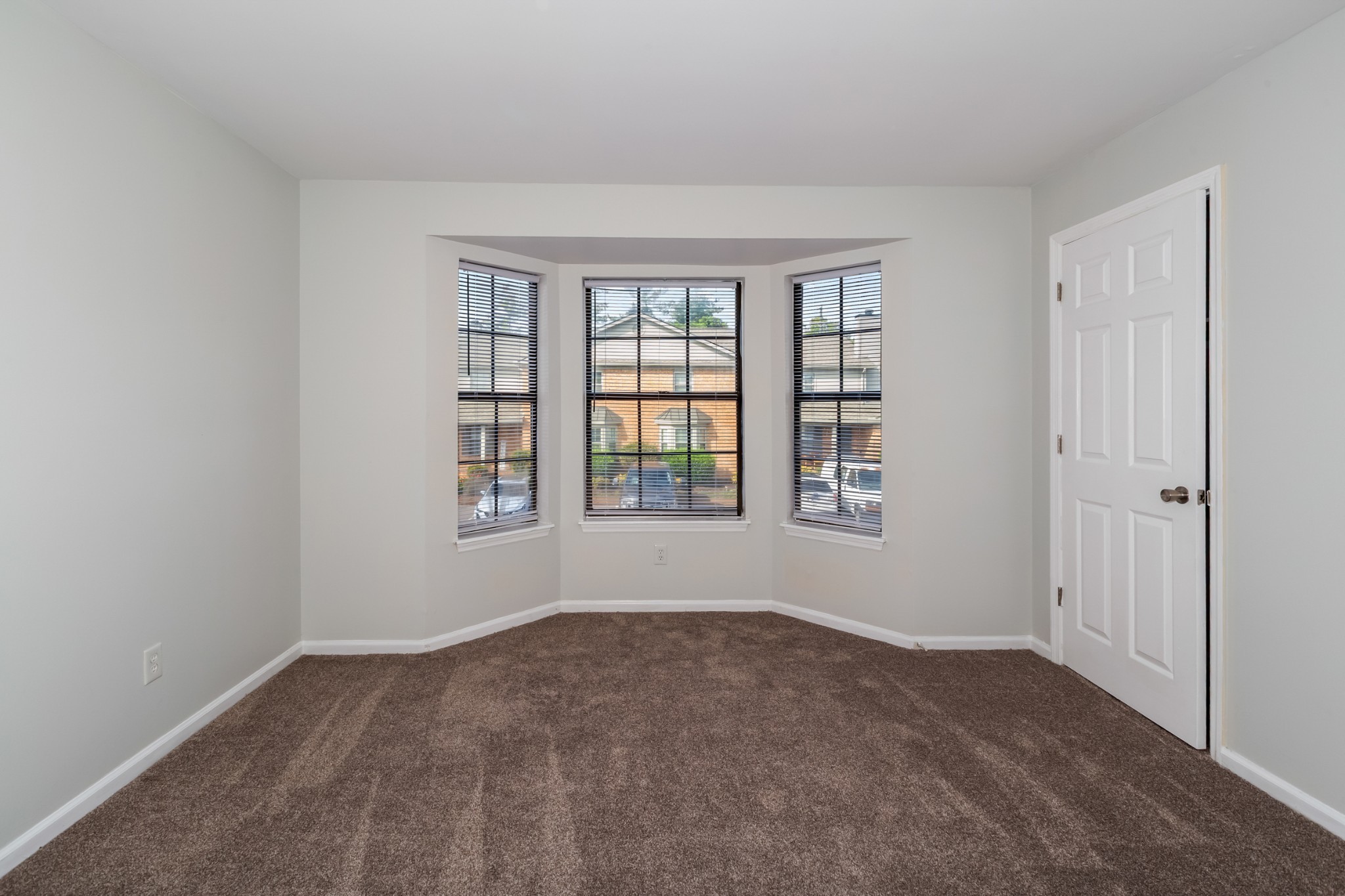 207 Ellington Place Madison, TN 37115 - Photo 8 of 24 a big room with a window