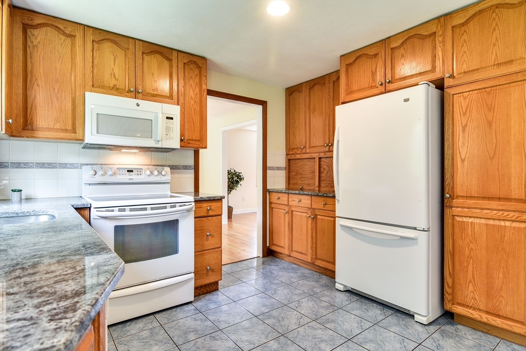 19 Swanson Road Framingham, MA 01701 - Photo 10 of 30