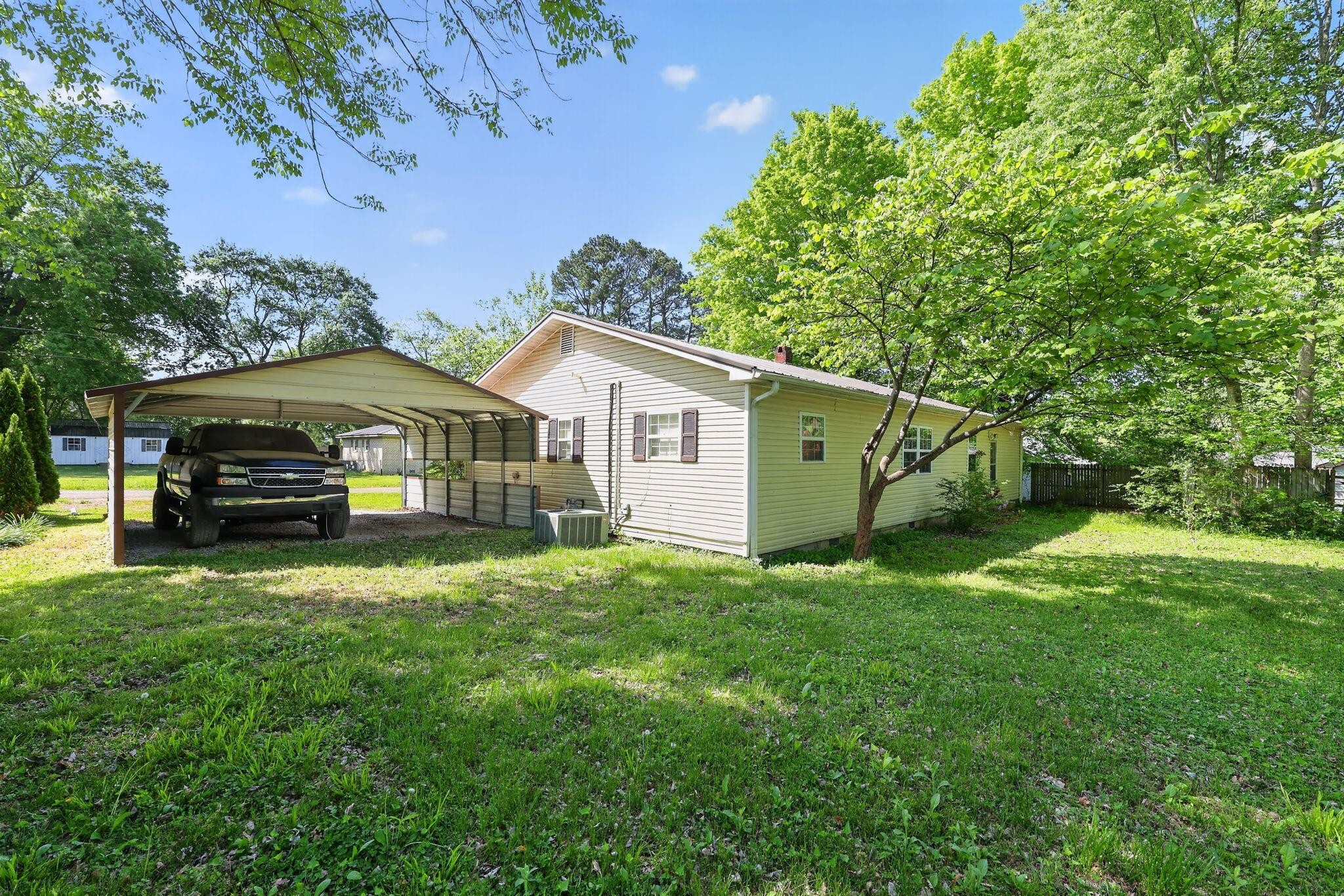285 Jones Street Huntingdon, TN 38344 - Photo 2 of 33