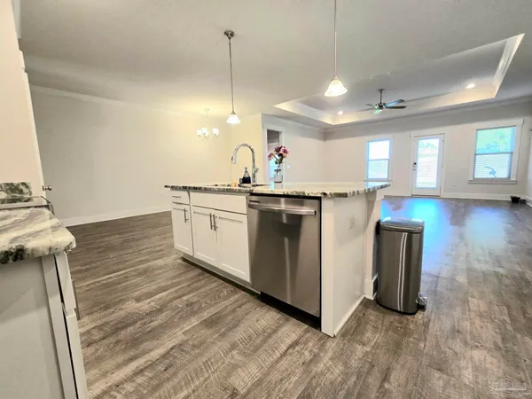 $1,975 | 1862 Finch Lane, Cantonment, FL 32533