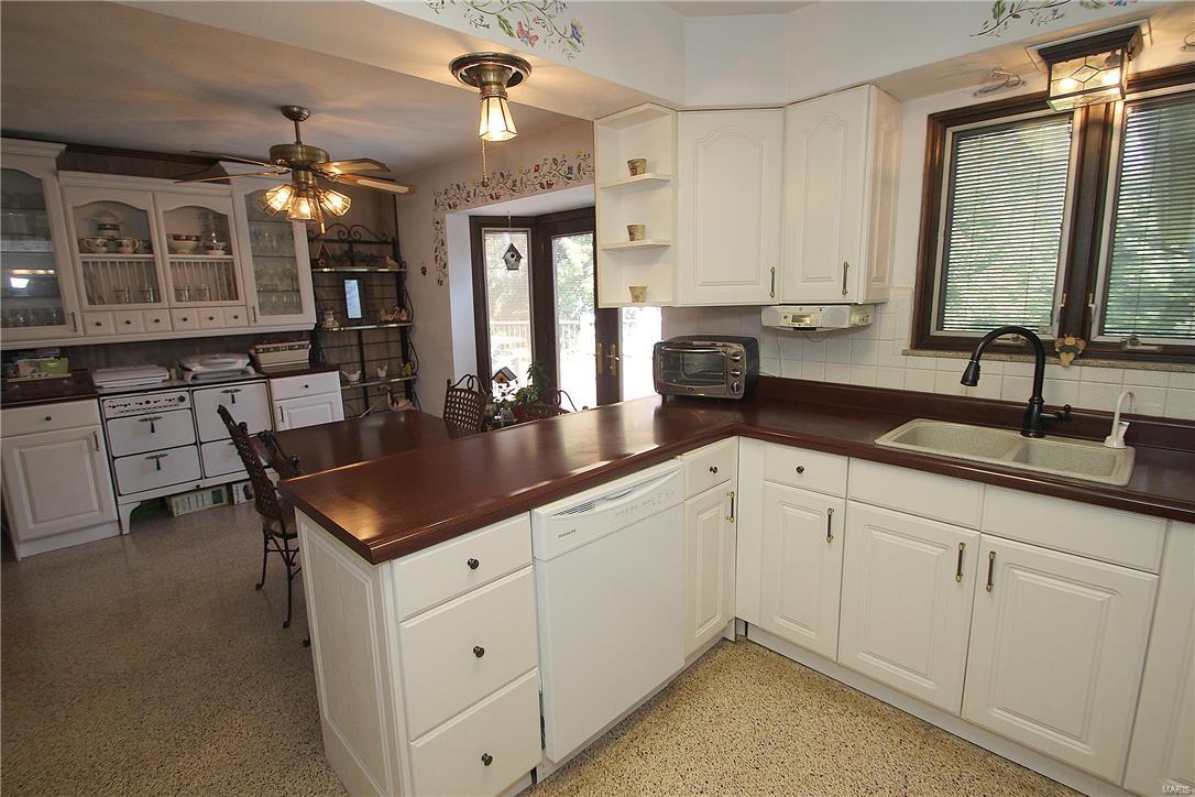 5010 Ambs Road St. Louis, MO 63128 - Photo 9 of 44 Gallery Image 9