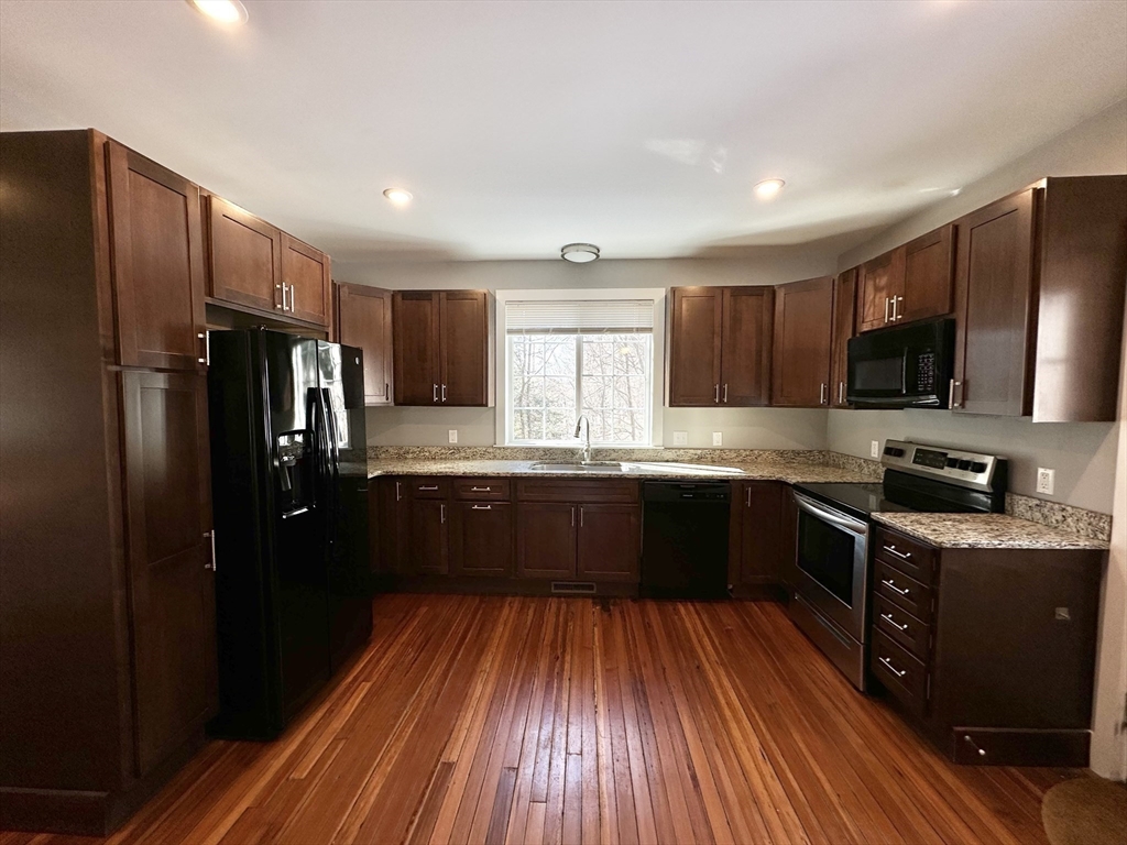 40 Circle Road Longmeadow, MA 01106 - Photo 11 of 35