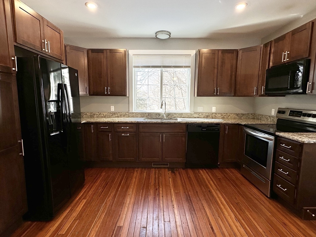 40 Circle Road Longmeadow, MA 01106 - Photo 12 of 35