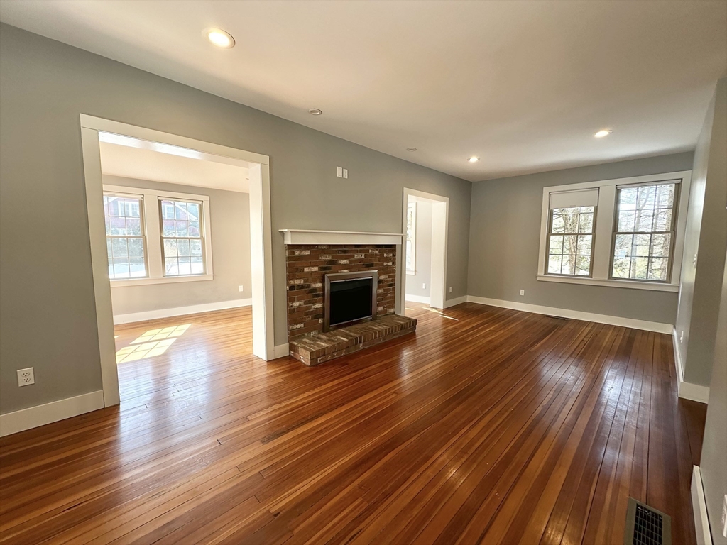 40 Circle Road Longmeadow, MA 01106 - Photo 3 of 35