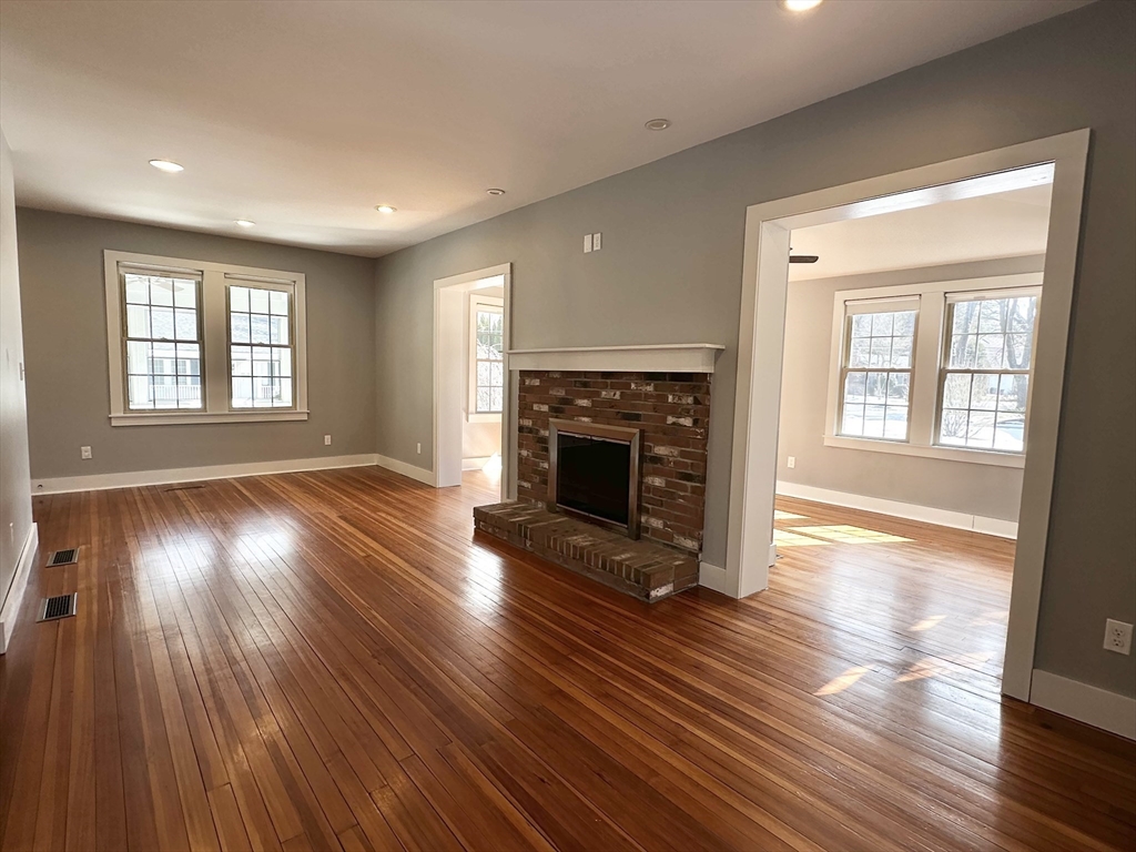 40 Circle Road Longmeadow, MA 01106 - Photo 4 of 35