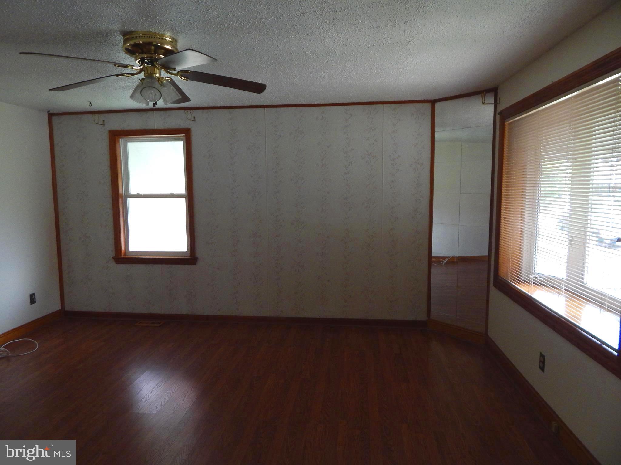 326 Leeanne Road Baltimore, MD 21221 - Photo 8 of 53 Lots of room.