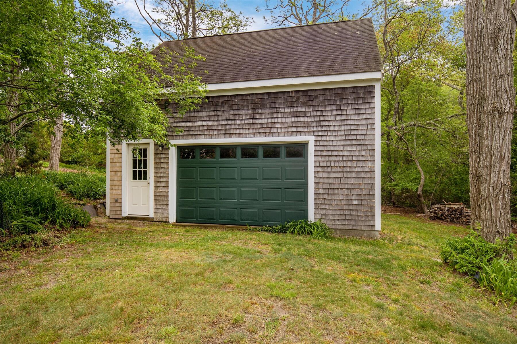 21 Quaker Road East Sandwich, MA 02537 - Photo 34 of 43 a view of a house with a small yard