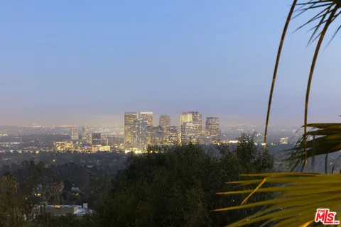 $6,099,000 | 1380 Summitridge Place, Beverly Hills, CA 90210