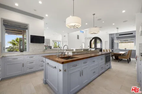 $6,099,000 | 1380 Summitridge Place, Beverly Hills, CA 90210