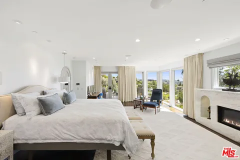 $6,099,000 | 1380 Summitridge Place, Beverly Hills, CA 90210
