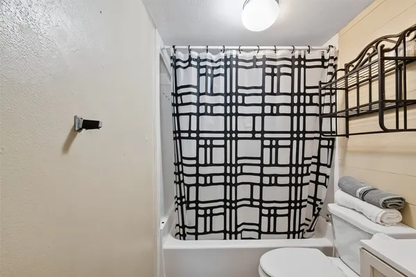 $1,400 | 1012 12th Street, Unit UP, Dickinson, TX 77539