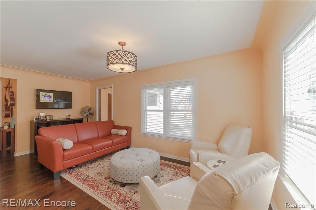 711 Ludlow Avenue Rochester, MI 48307 - Photo 8 of 32 711 Ludlow-8.jpg