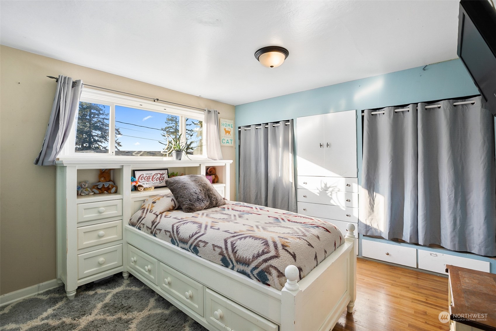 2322 Cherry Road Lake Stevens, WA 98258 - Photo 18 of 35 a bedroom with a large bed and a window