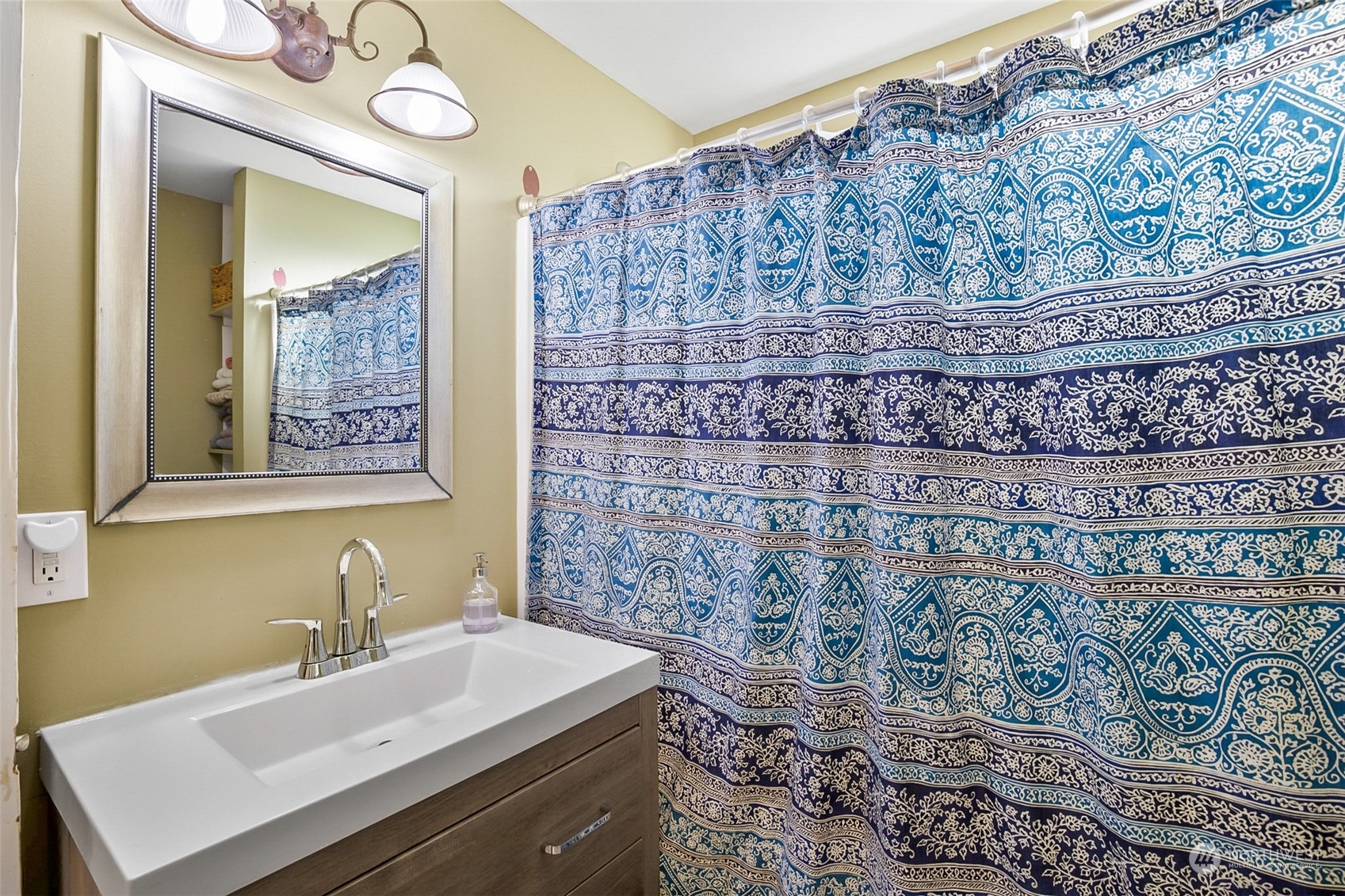 2322 Cherry Road Lake Stevens, WA 98258 - Photo 21 of 35 a bathroom with a sink and a mirror