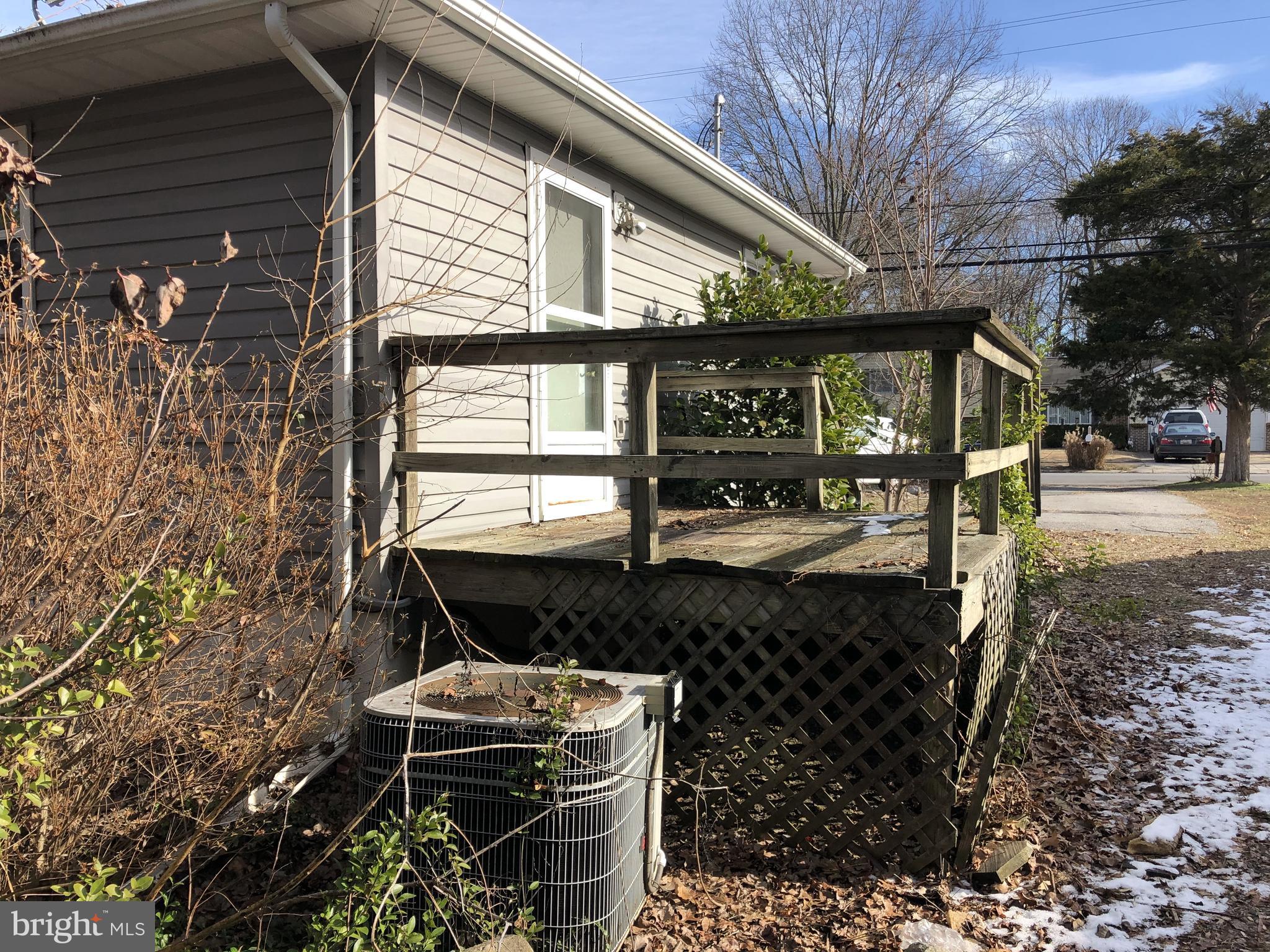 792 Stinchcomb Road Severna Park, MD 21146 - Photo 16 of 40 Master 1 Side Deck