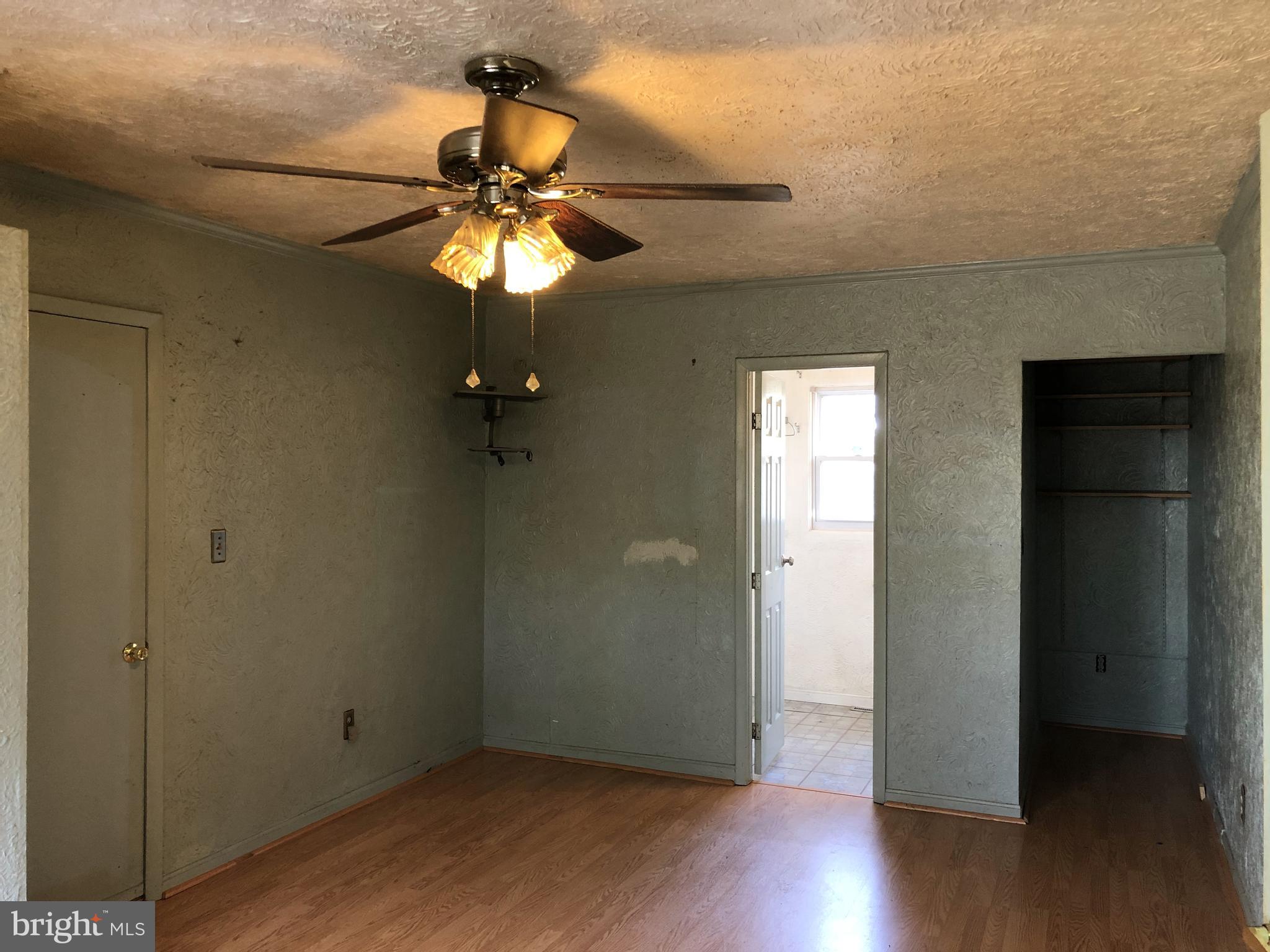 792 Stinchcomb Road Severna Park, MD 21146 - Photo 17 of 40 Master 2 on the Right Side