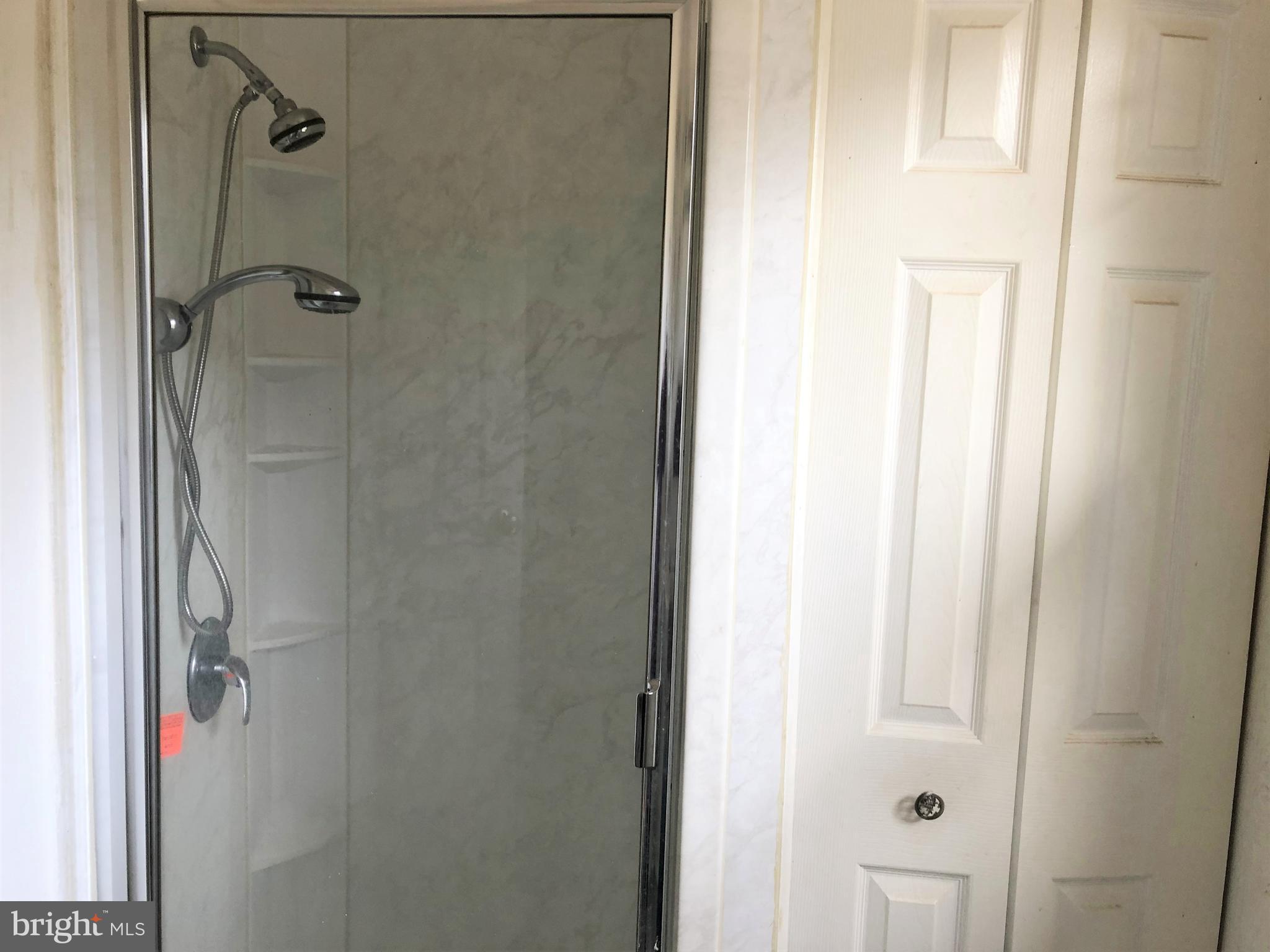 792 Stinchcomb Road Severna Park, MD 21146 - Photo 19 of 40 Master 2 on the Right Bath