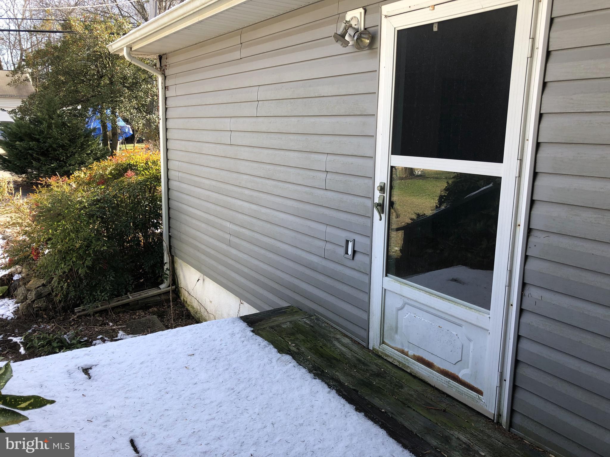 792 Stinchcomb Road Severna Park, MD 21146 - Photo 21 of 40 Master 2 Right Side Deck