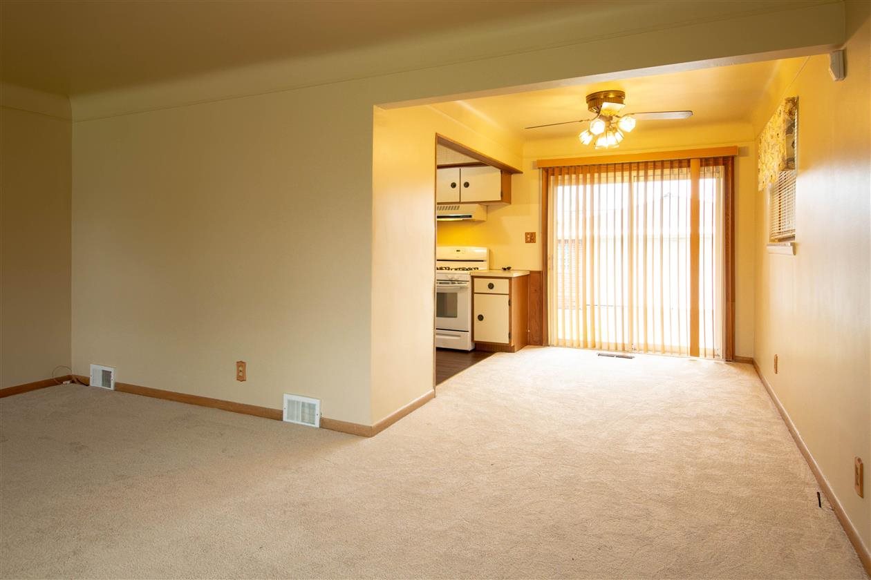 24920 Roxana Avenue Eastpointe, MI 48021 - Photo 6 of 21 31347631-5.JPG