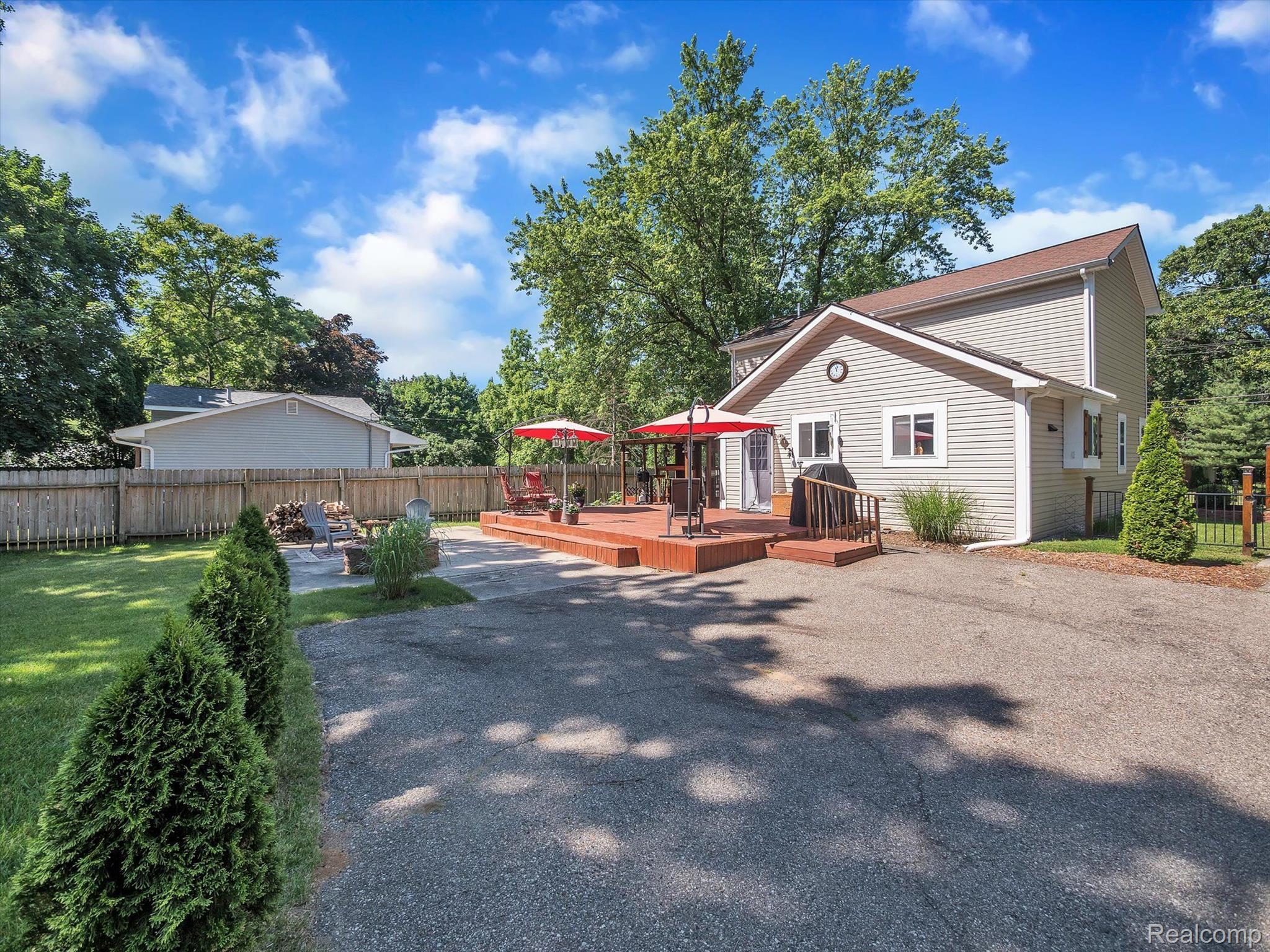 654 Crescent Lake Road Waterford, MI 48327 - Photo 40 of 46 Gallery Image 40