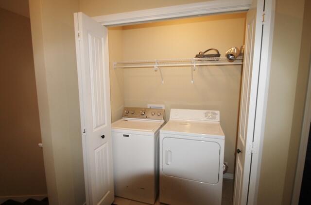 220 Wainwright Drive Crestview, FL 32539 - Photo 18 of 25 a utility room with dryer and washer