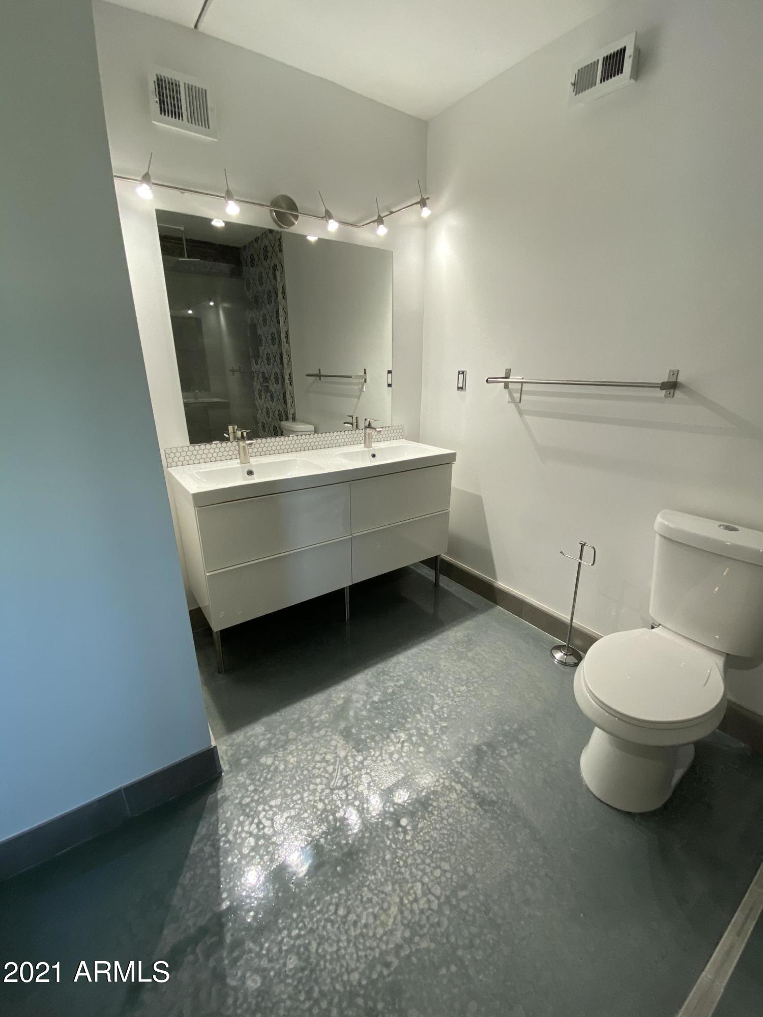 353 East Thomas Road, Unit C501 Phoenix, AZ 85012 - Photo 17 of 32 Master bath