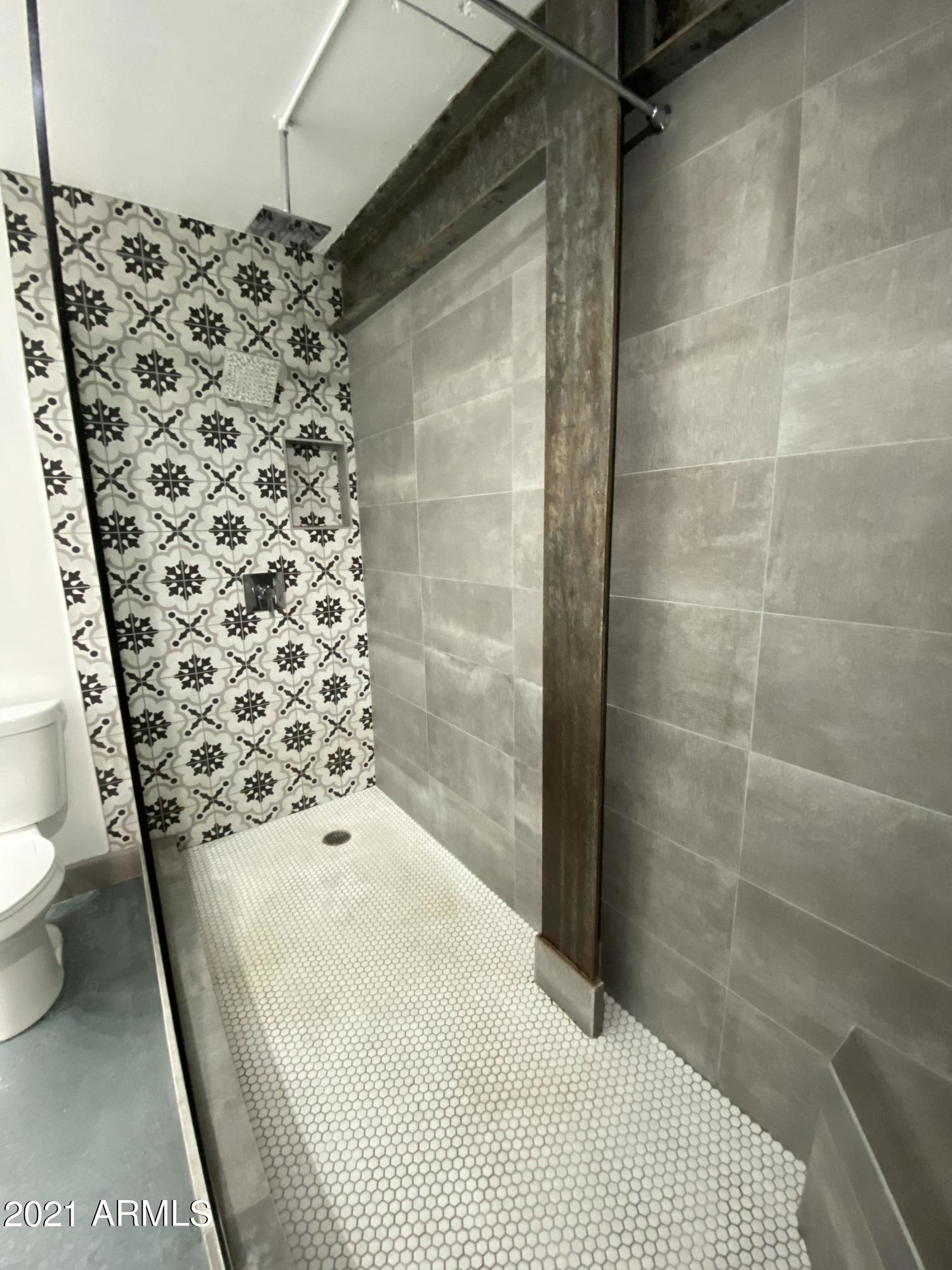 353 East Thomas Road, Unit C501 Phoenix, AZ 85012 - Photo 19 of 32 Master bath