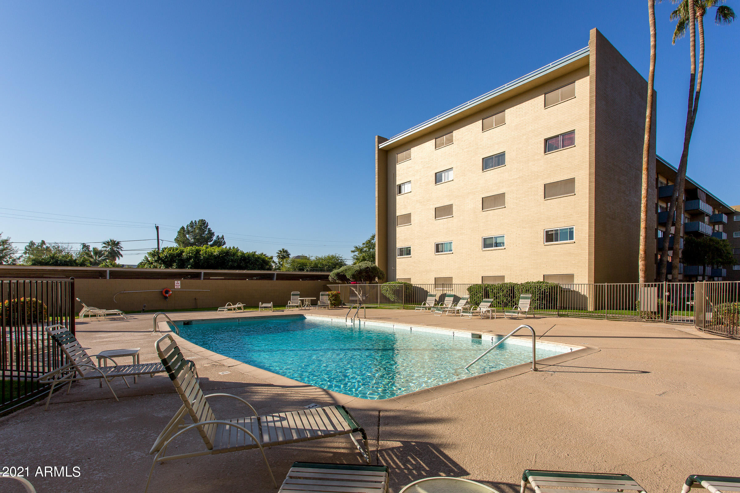 353 East Thomas Road, Unit C501 Phoenix, AZ 85012 - Photo 25 of 32 Pool
