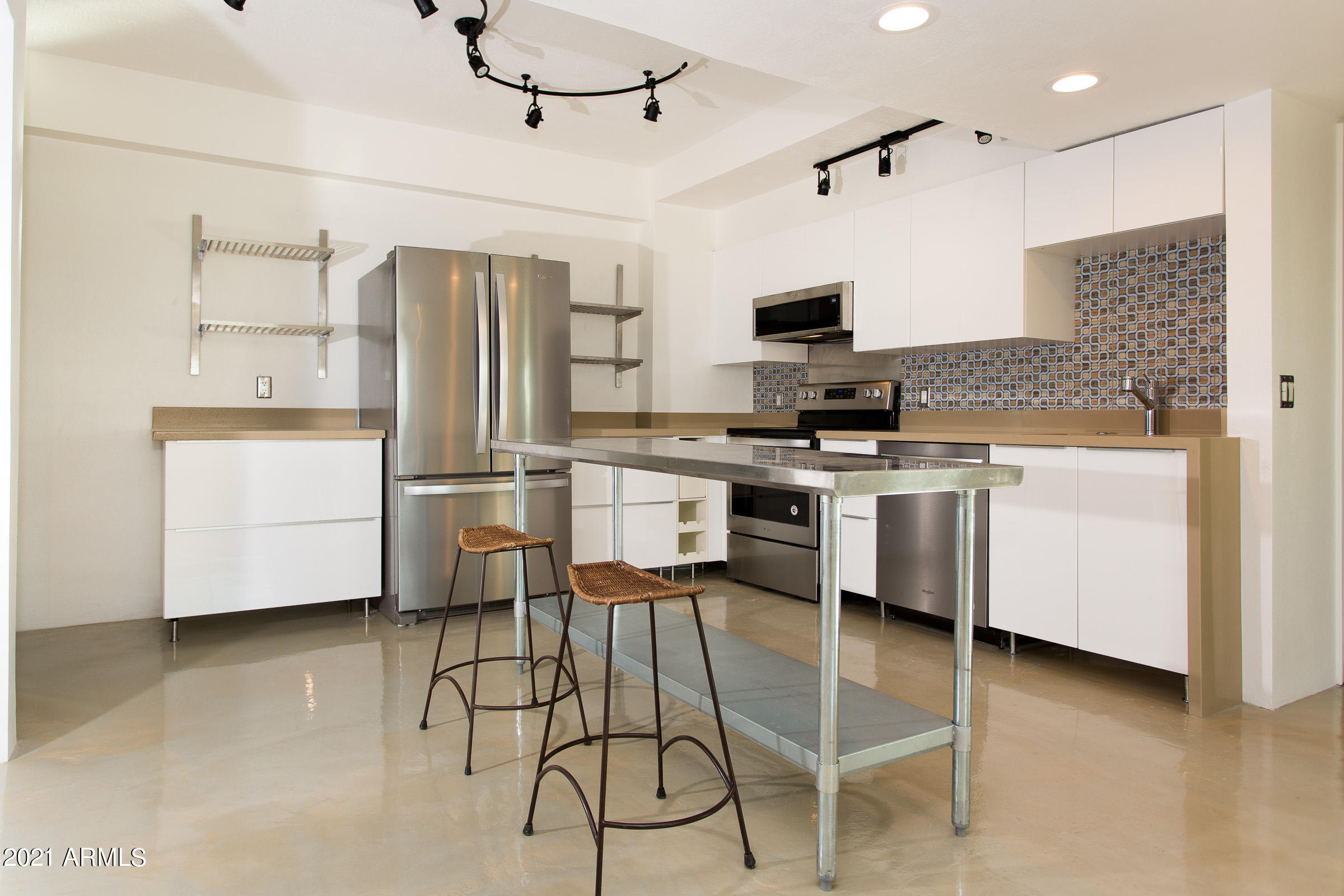 353 East Thomas Road, Unit C501 Phoenix, AZ 85012 - Photo 27 of 32 Kitchen