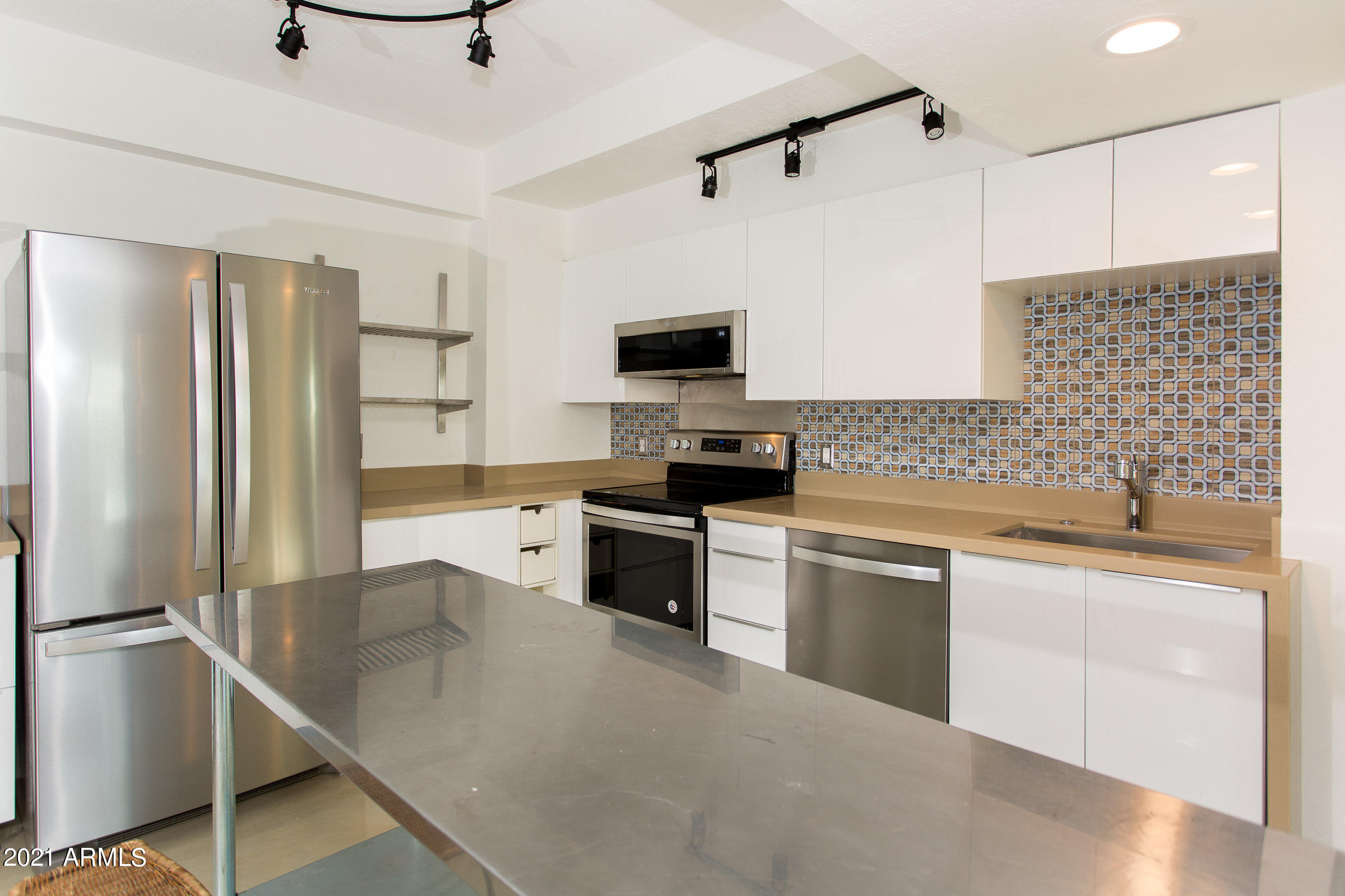 353 East Thomas Road, Unit C501 Phoenix, AZ 85012 - Photo 29 of 32 Kitchen