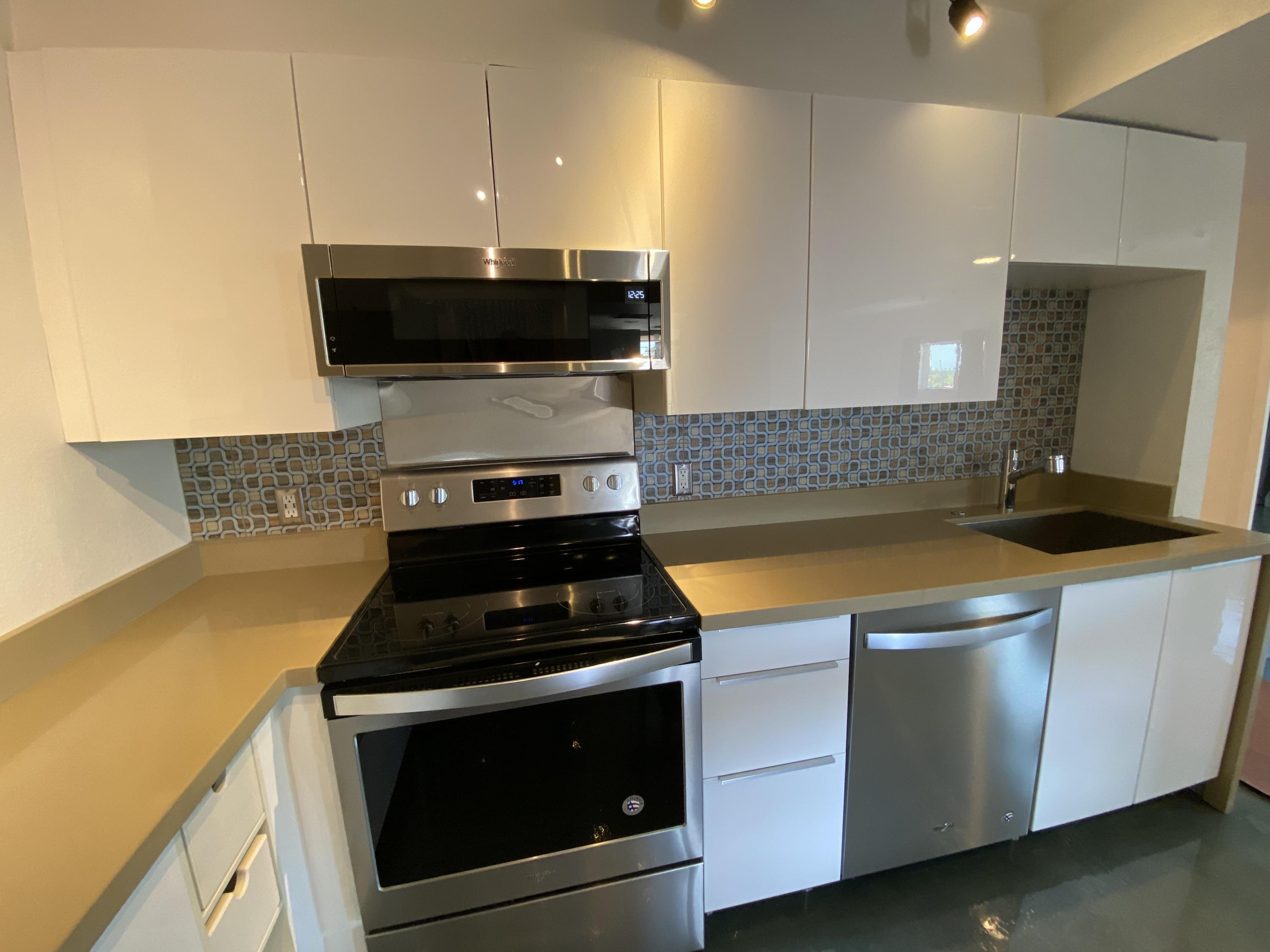 353 East Thomas Road, Unit C501 Phoenix, AZ 85012 - Photo 8 of 32 kitchen
