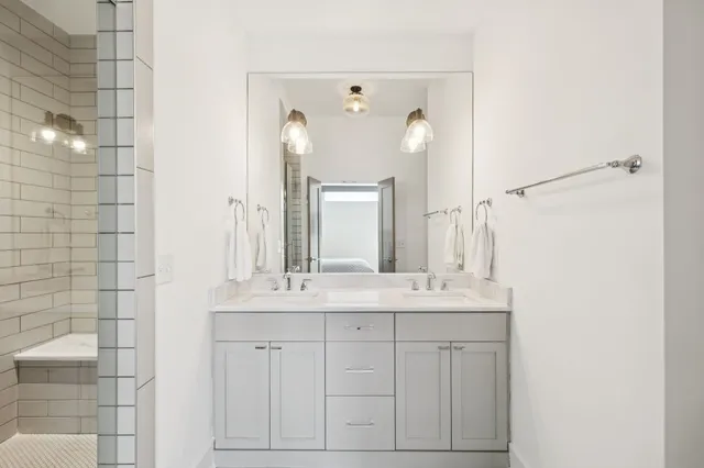 a view of entryway and a window