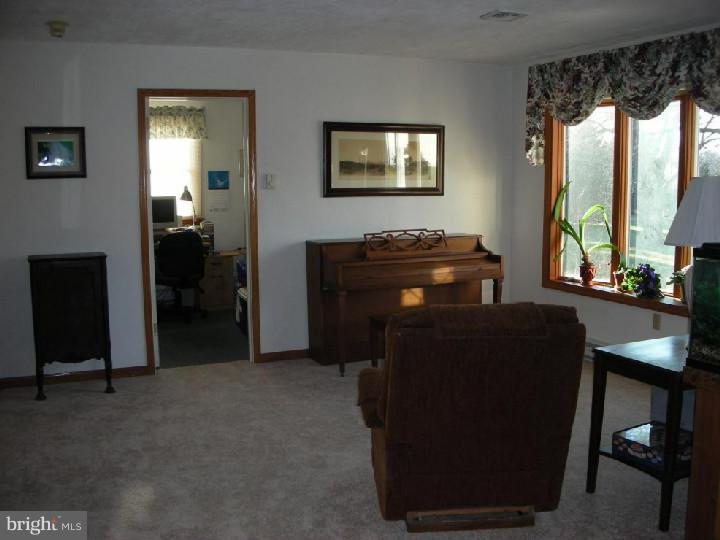 328 Sheeder Road Phoenixville, PA 19460 - Photo 4 of 21 Living Room