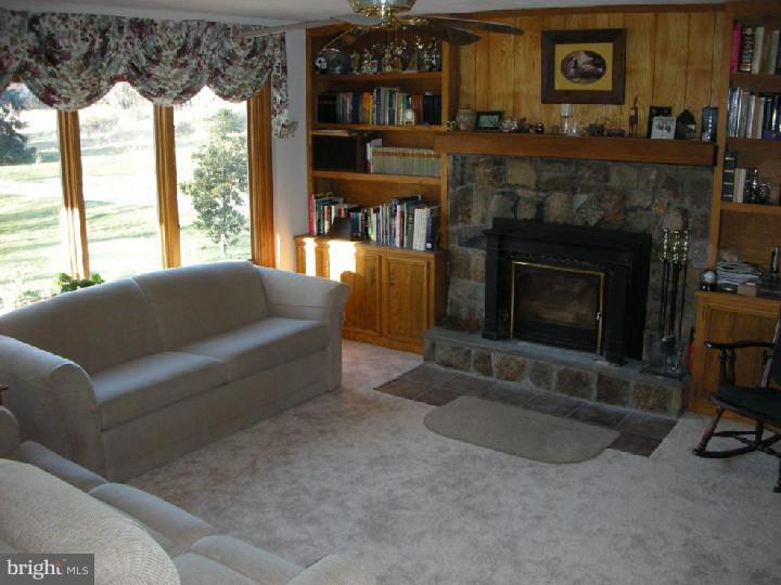 328 Sheeder Road Phoenixville, PA 19460 - Photo 5 of 21 Living Room