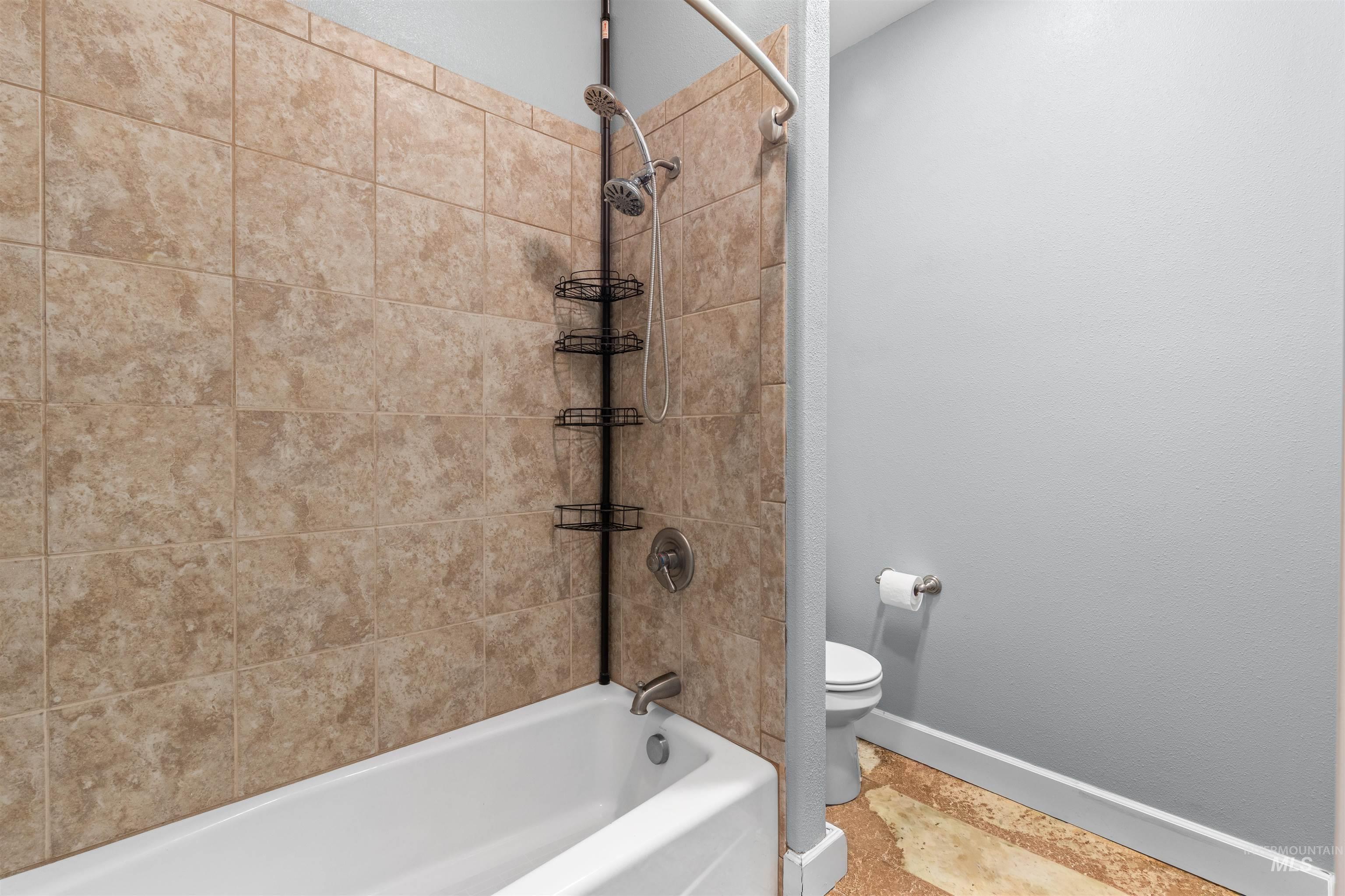 3810 21st Street Lewiston, ID 83501 - Photo 22 of 39 Bathroom with baseboards and shower / tub combination
