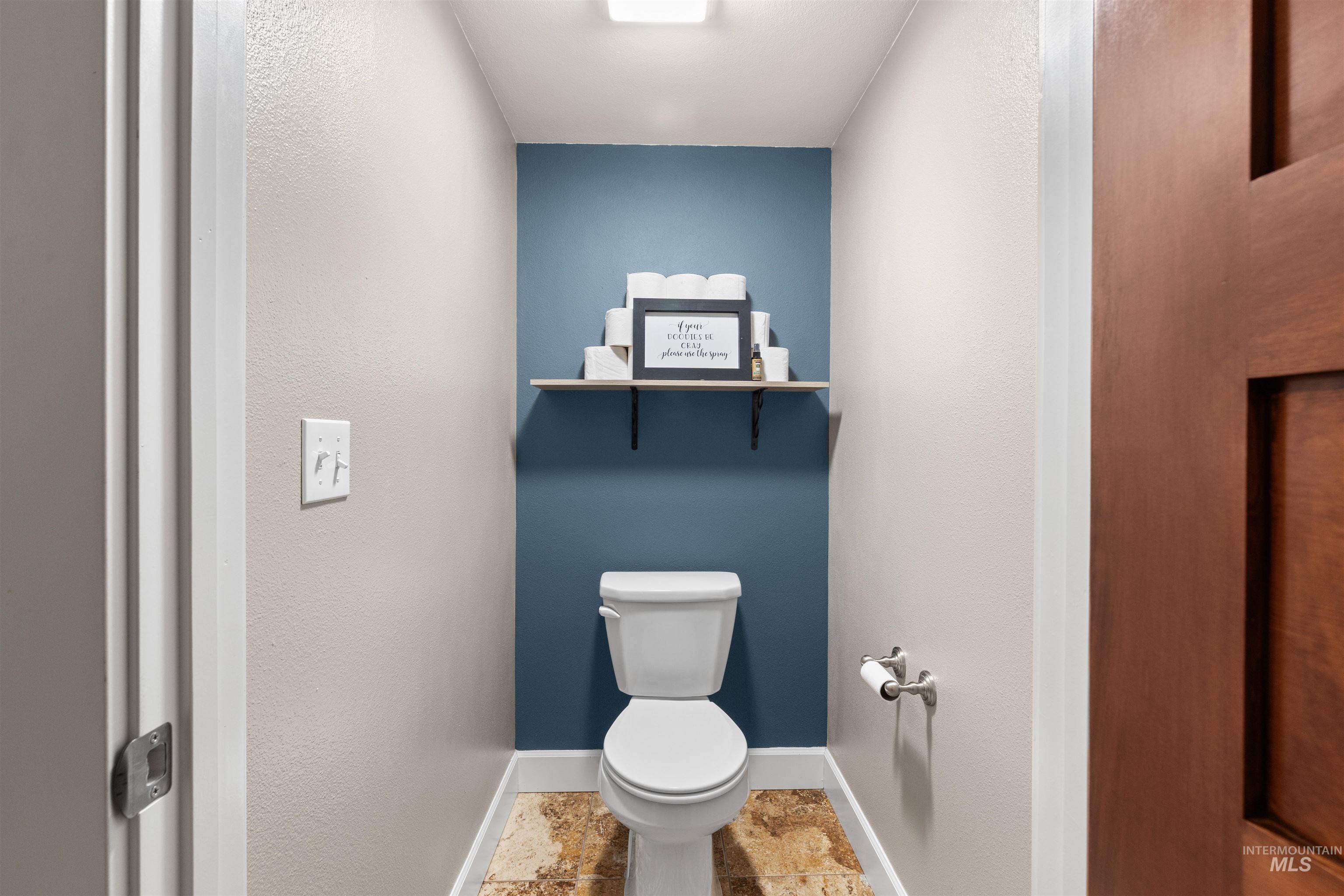 3810 21st Street Lewiston, ID 83501 - Photo 30 of 39 Bathroom featuring a textured wall
