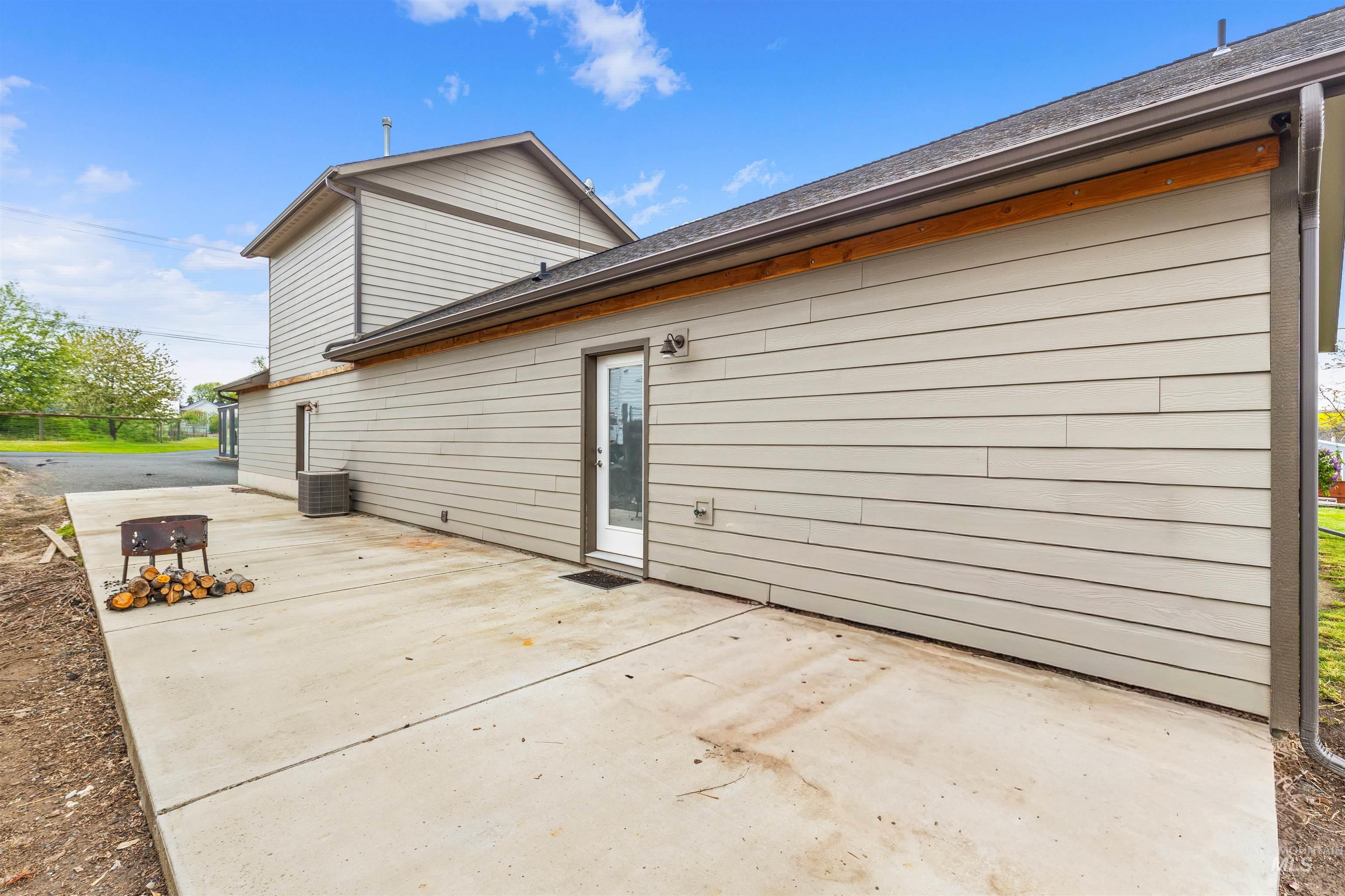 3810 21st Street Lewiston, ID 83501 - Photo 36 of 39 View of side of home featuring roof with shingles and a patio