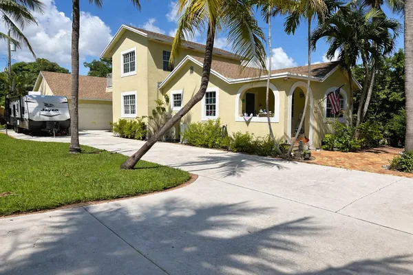 $849,000 | 613 North 5th Street, Lantana, FL 33462