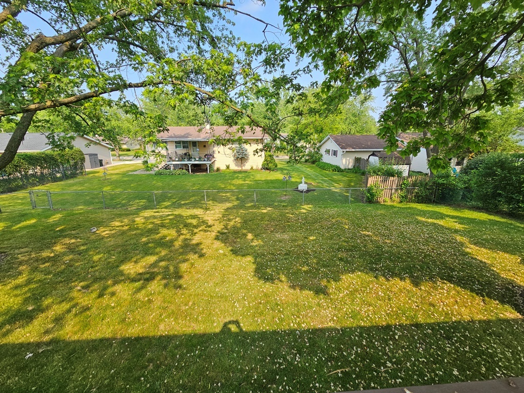 235 North Rohlwing Road Palatine, IL 60074 - Photo 33 of 35 a yellow building with trees in the background