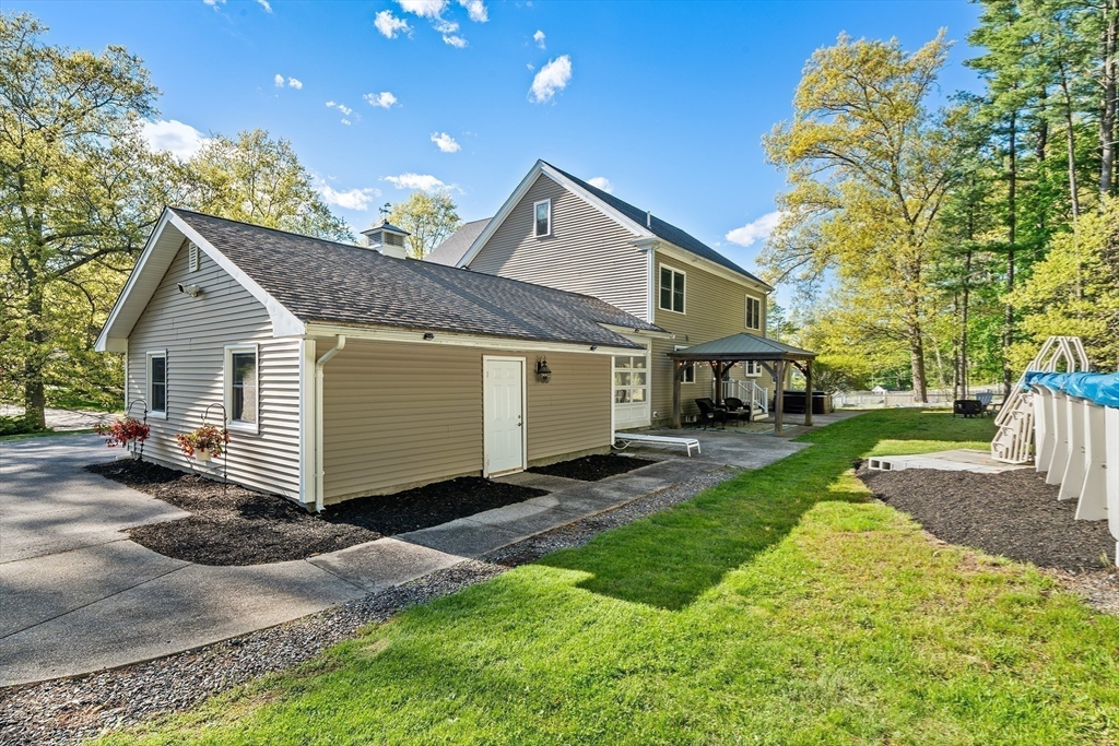 29 Pilgrim Way Walpole, MA 02032 - Photo 37 of 42