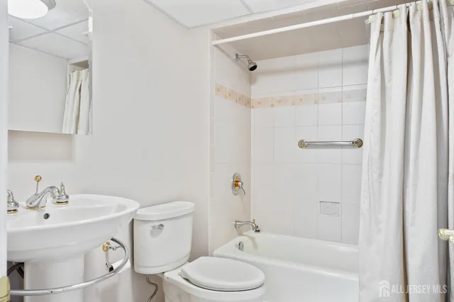 $1,250,000 | 3 Franklin Court, East Brunswick, NJ 08816