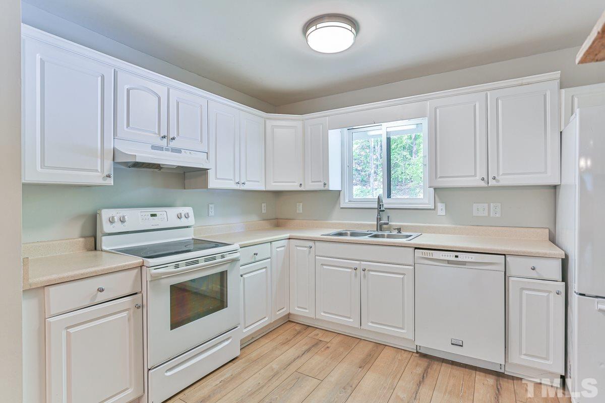 5752 Forest Lawn Court Raleigh, NC 27612 - Photo 8 of 27 Gallery Image 8