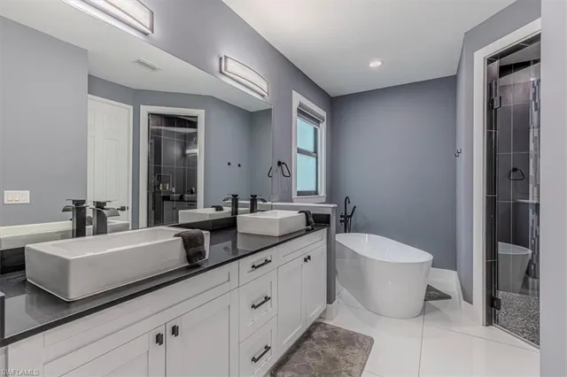 $4,000 | 4029 2nd Avenue Southeast, Naples, FL 34117