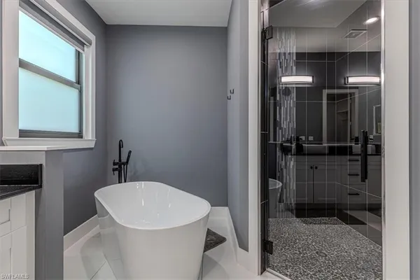 $4,000 | 4029 2nd Avenue Southeast, Naples, FL 34117