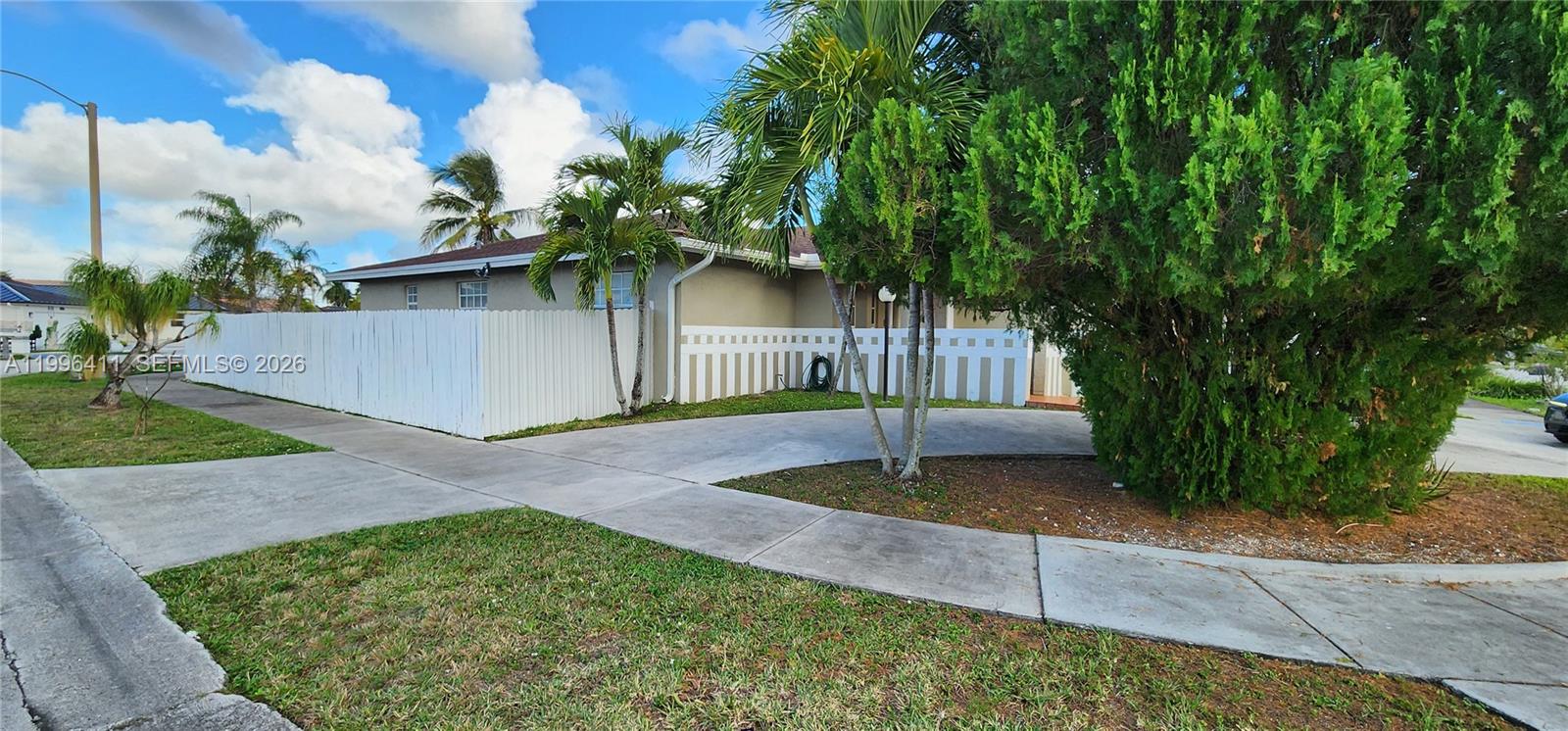 4725 Southwest 143rd Avenue Miami, FL 33175 - Photo 3 of 33