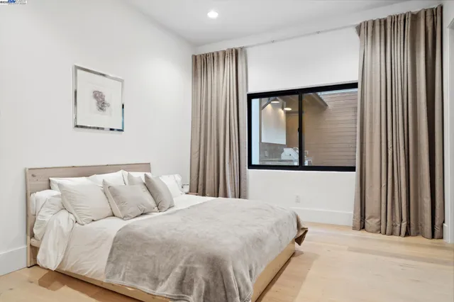 $2,600,000 | 3 West Circle, Oakland, CA 94611