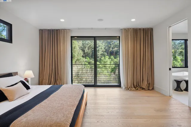 $2,600,000 | 3 West Circle, Oakland, CA 94611