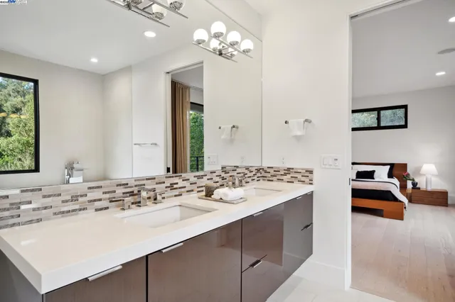 $2,600,000 | 3 West Circle, Oakland, CA 94611