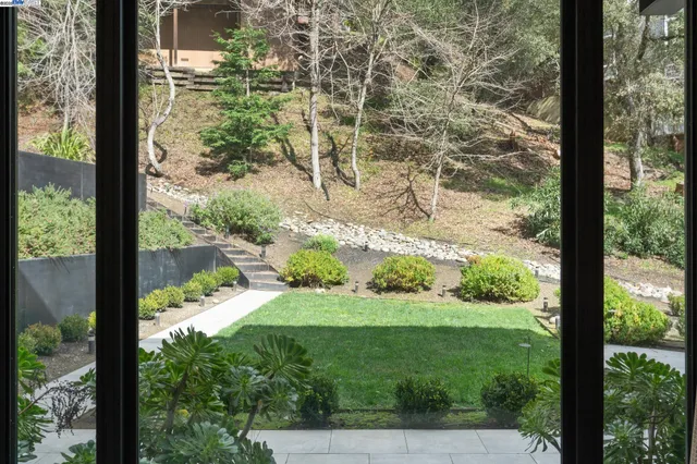 $2,600,000 | 3 West Circle, Oakland, CA 94611