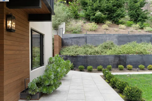 $2,600,000 | 3 West Circle, Oakland, CA 94611